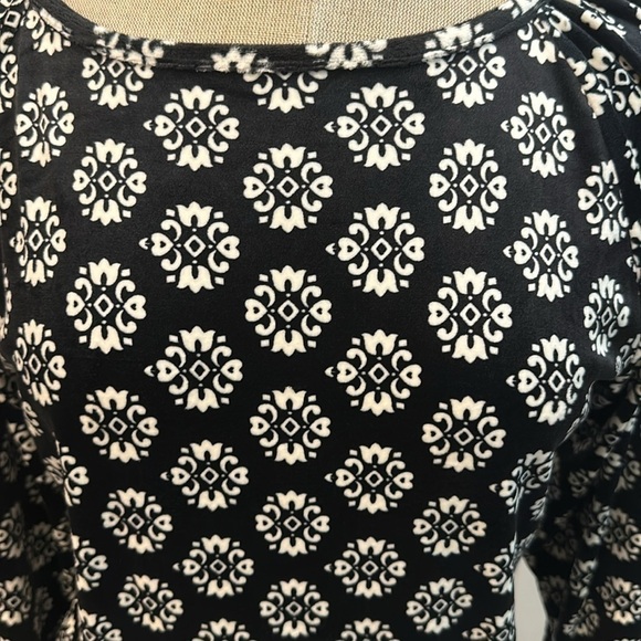 LOFT BLACK WHITE FLORAL TOP SZ XS CAREER EVERYDAY DATE NIGHT SOFT COMFORTABLE - Picture 6 of 10